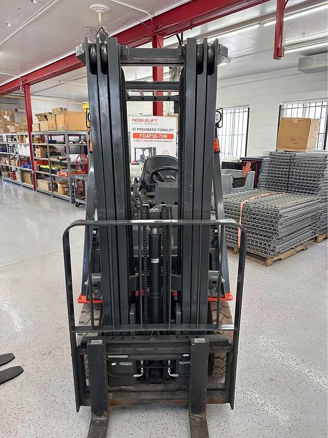 Used UNICARRIER 3,500lbs capacity Pneumatic Tire NON Marking MP1FA18LV