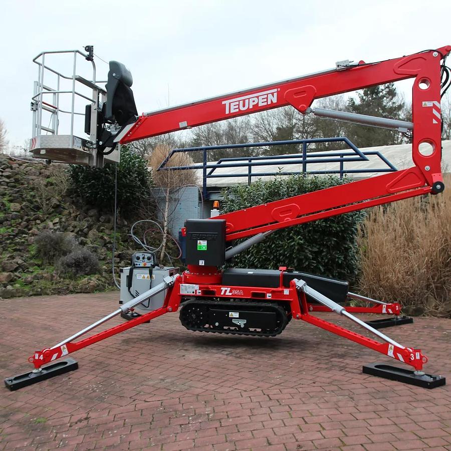 35-42 ft. Atrium Lift, Electric or Gas