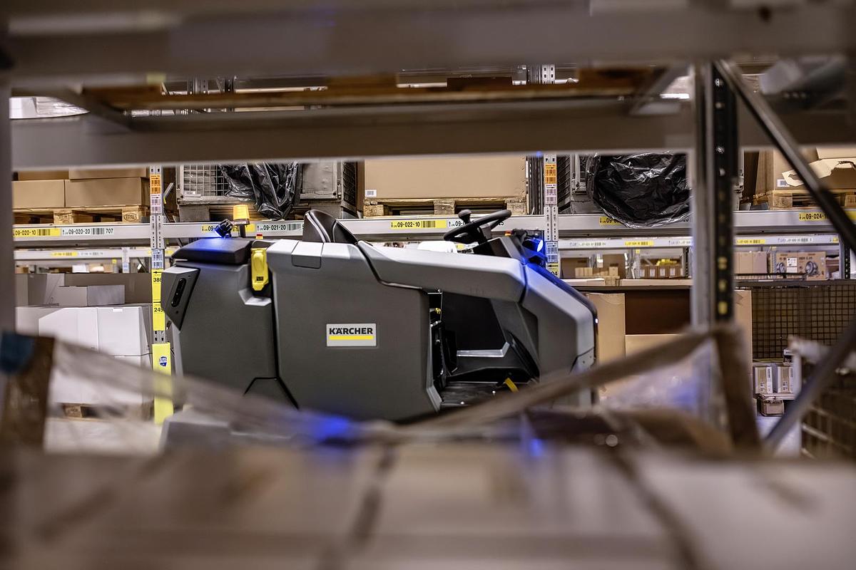 KIRA BD 200 Autonomous Floor Scrubber