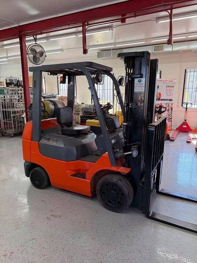 Used Toyota 5,000lbs capacity cushion forklift 7FGCU25