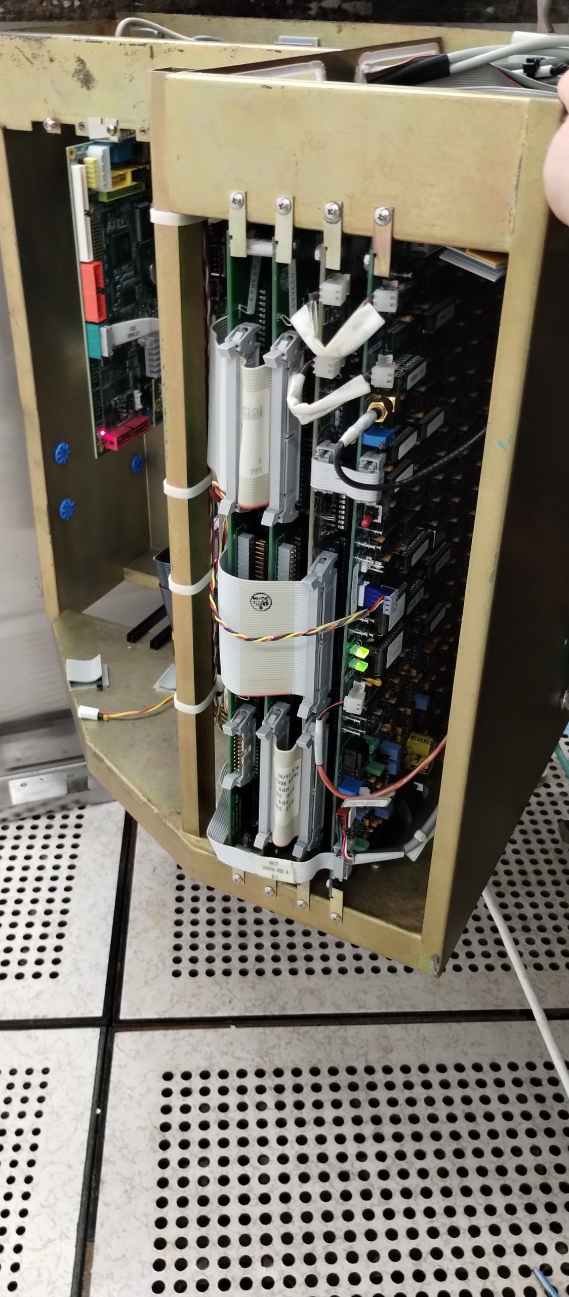 Used 1992 KLA-Tencor Surfscan 6200 Surface Defect Inspection System