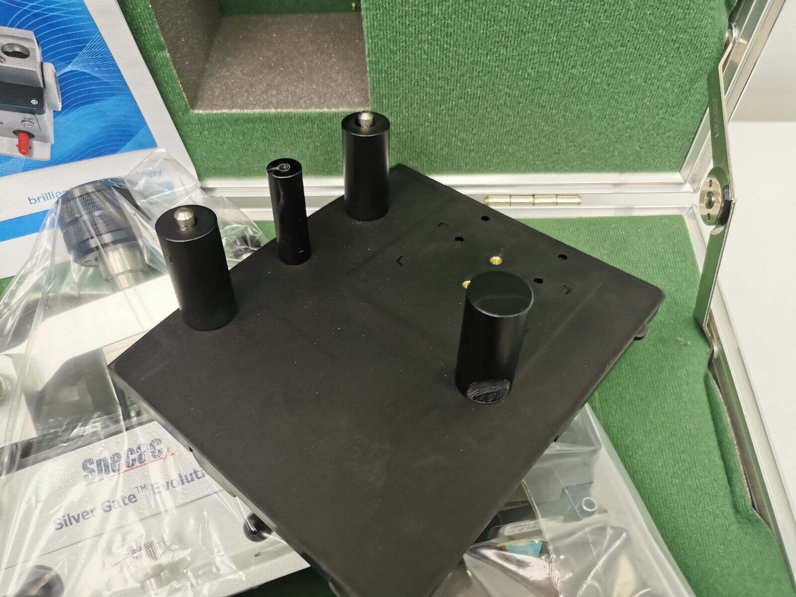 Used Perkin Elmer L1272328 Specac ATR Silver Gate Evolution Recessed ZnSe + Adapter