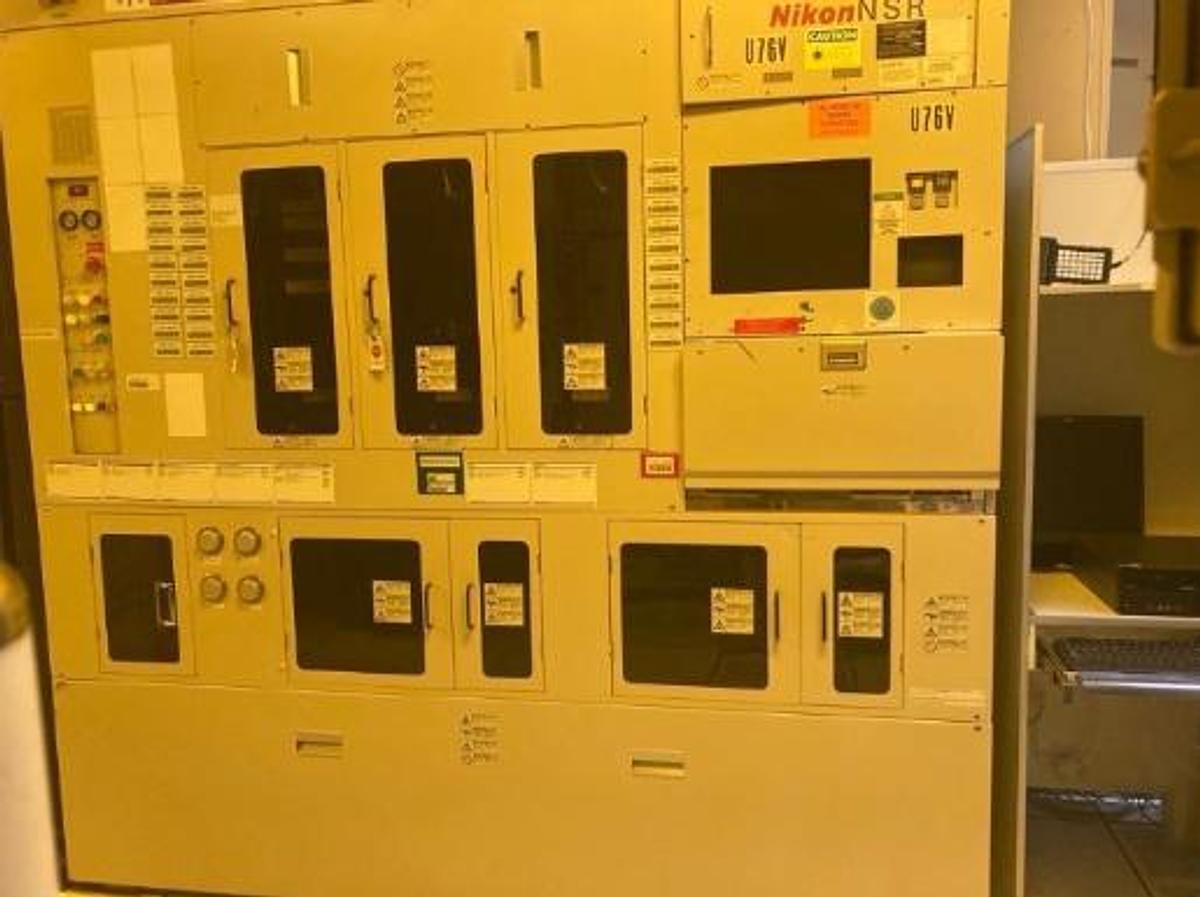 Used 1999 NIKON NSR S-203B Stepper