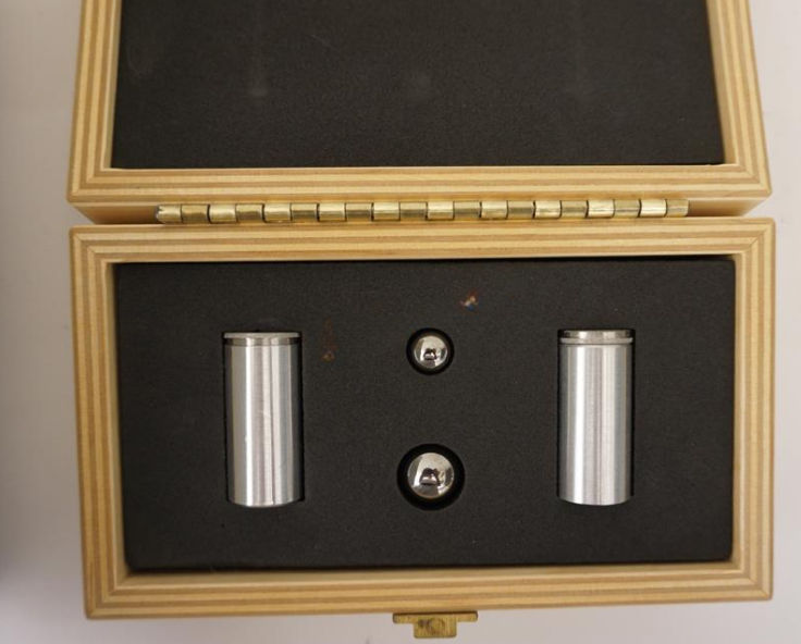 Used Micromeritics  AccuPyc II 1340 Gas Pycnometer with 10cm3 sample chamber