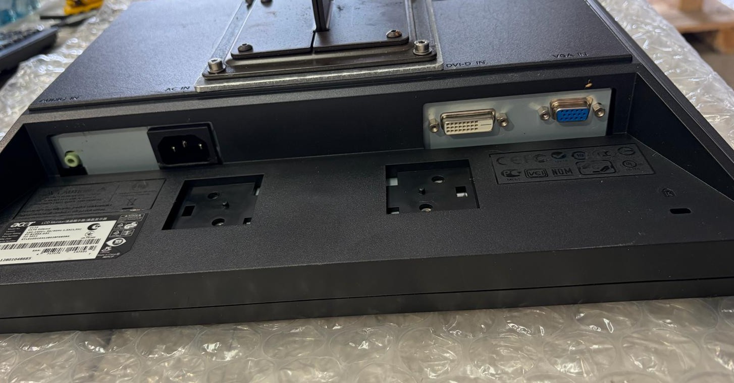 Used 2011 Acer V173 Monitor