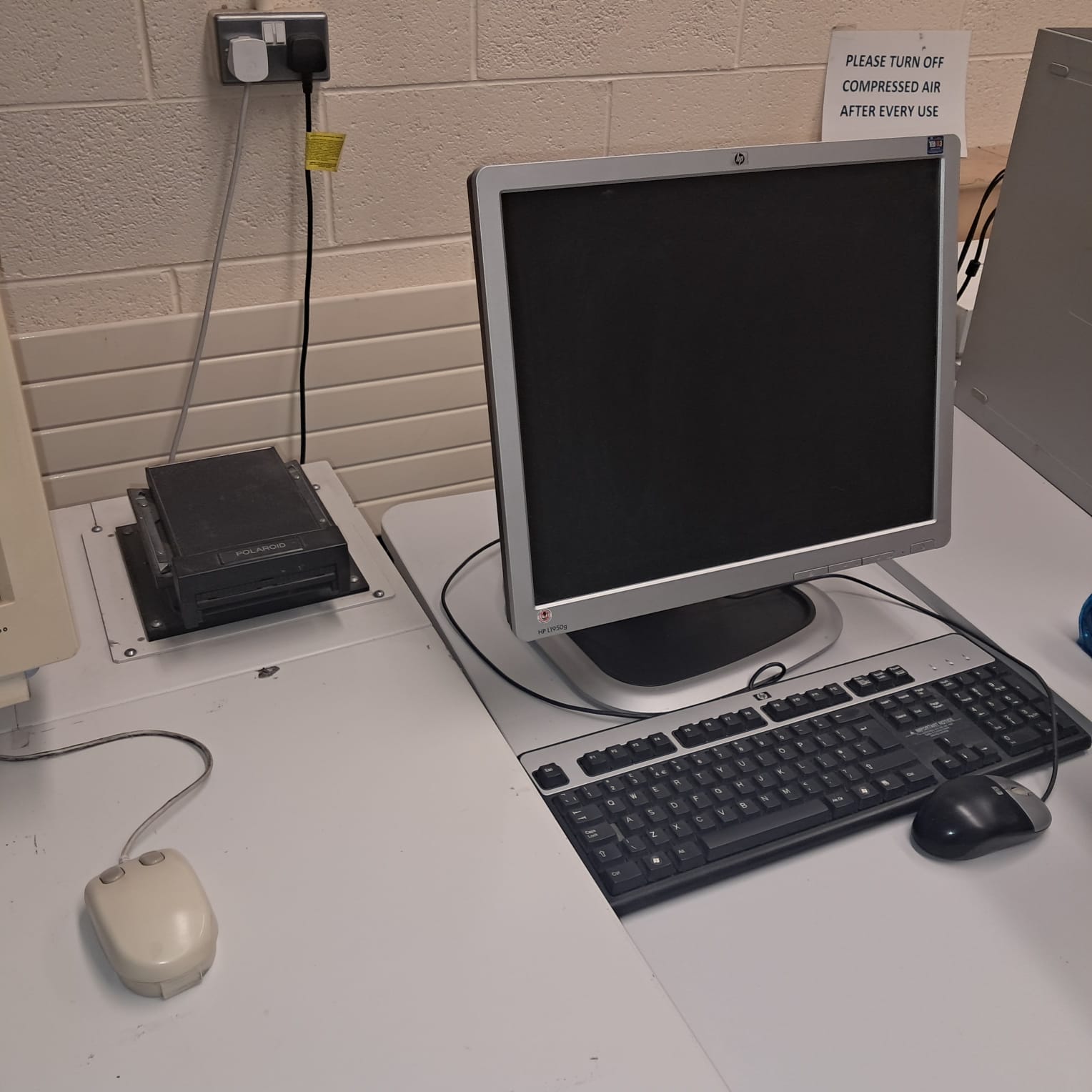 Used HITACHI S-3200 SEM