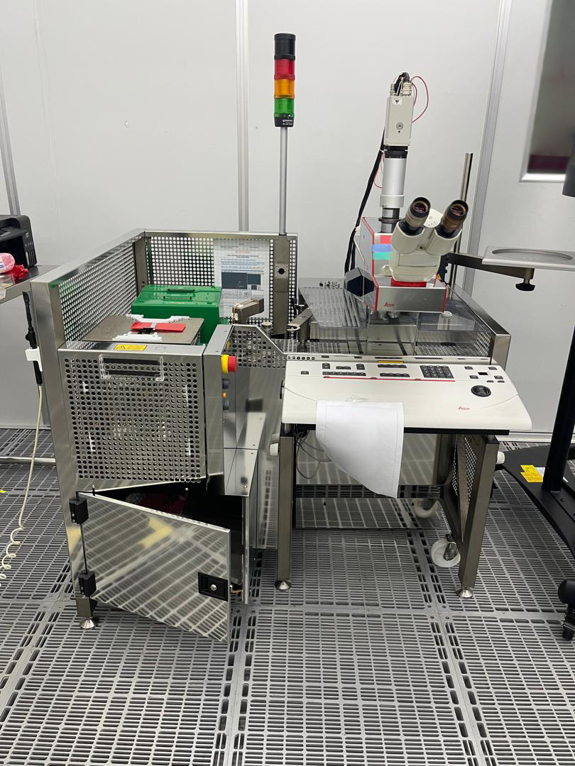 Used Leica INS 3000 Microscope