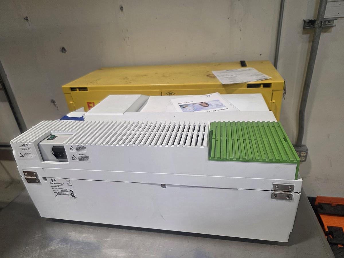Used Perkin Elmer Lambda 35 UV VIS Spectrometer