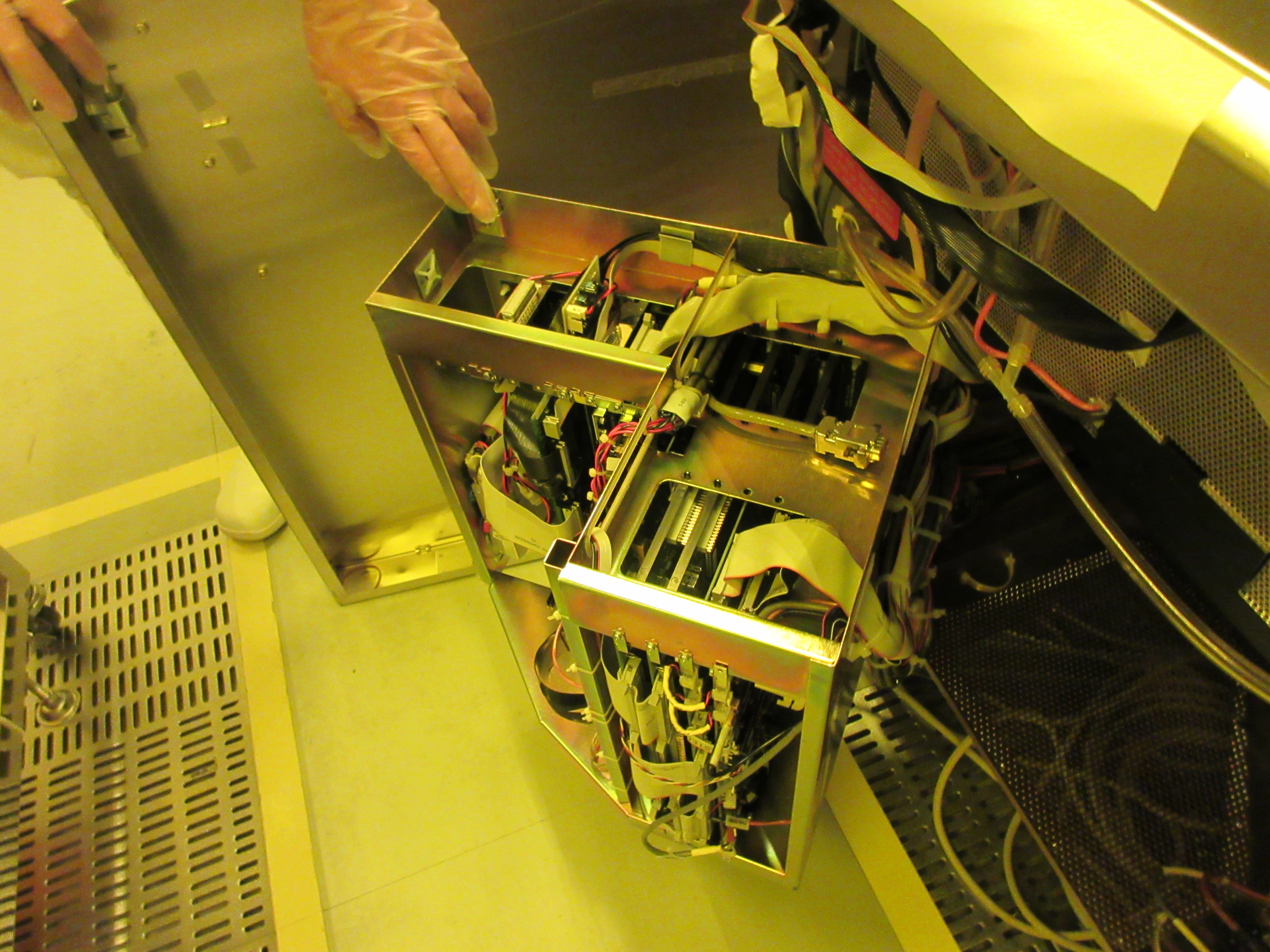 Used KLA Surfscan 6200 Particle Defect System