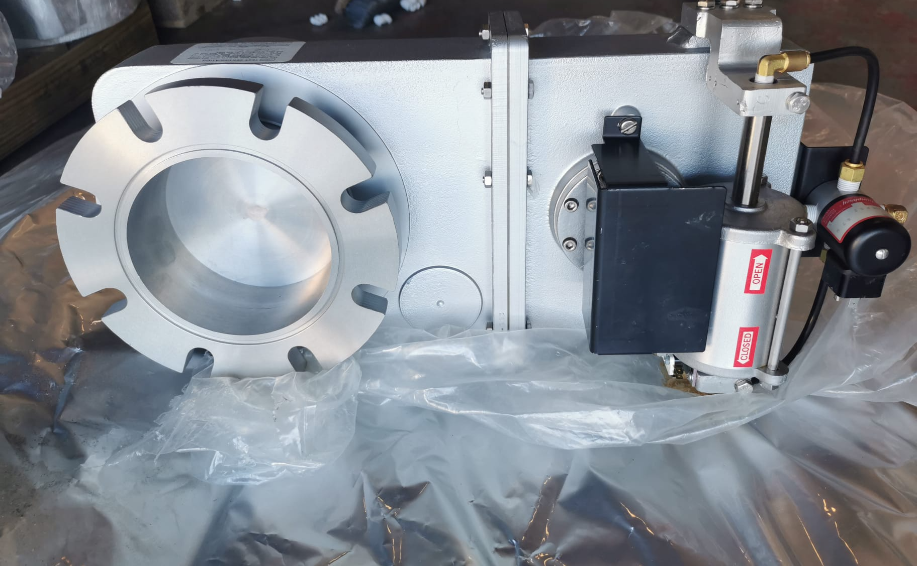 Used Eaton Nova 6200 AV Vacuum Research Company Gate Valve