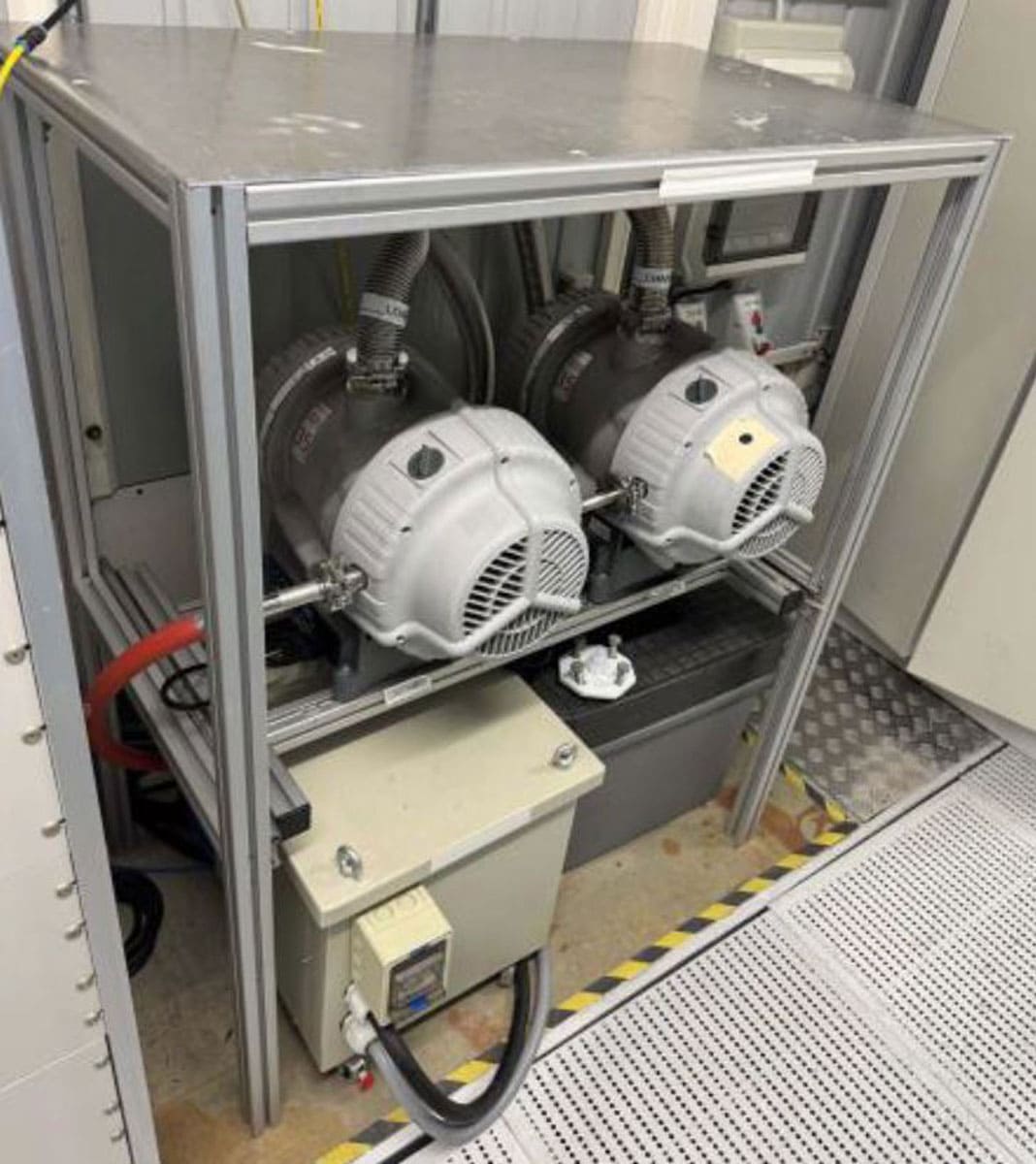 Used 996 Hitachi S-8820