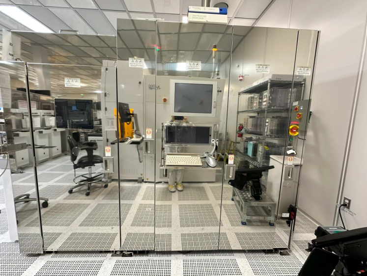 Used Rigaku TXRF V300 with VDP