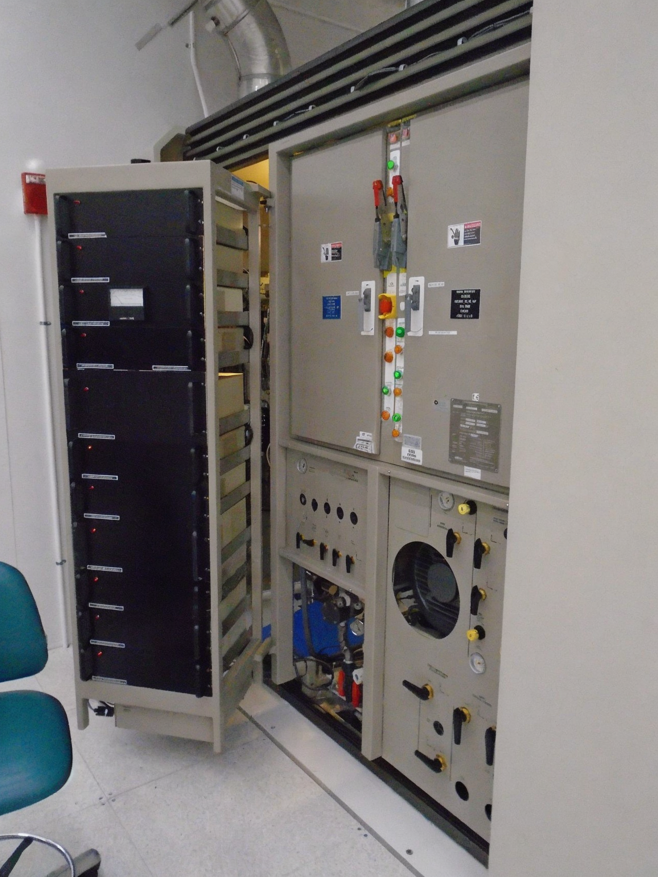 Used 1999 AMAT Varian EHPi-500 Mid Current Implanter