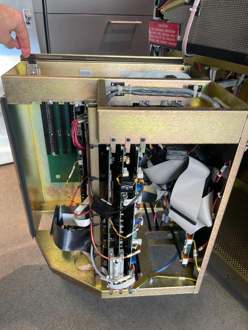 Used 1997 KLA-Tencor Surfscan 6220 Defect Inspection System