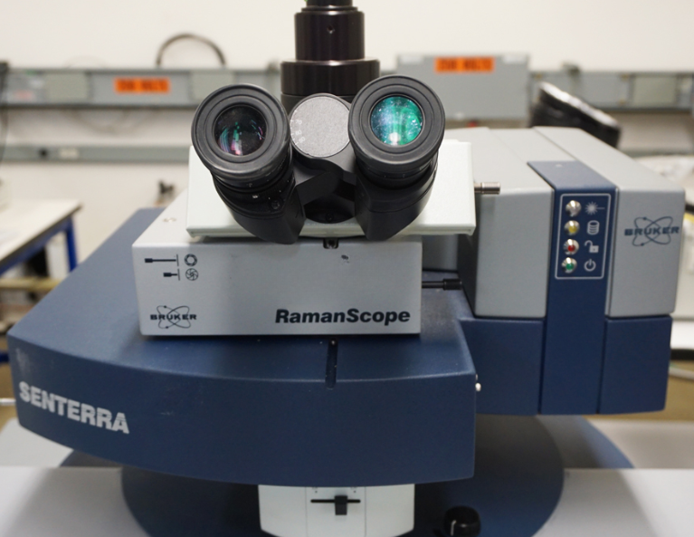 Used Bruker Senterra R200L RAMAN microscope with Olympus BX51 microscope and motorized XY stage