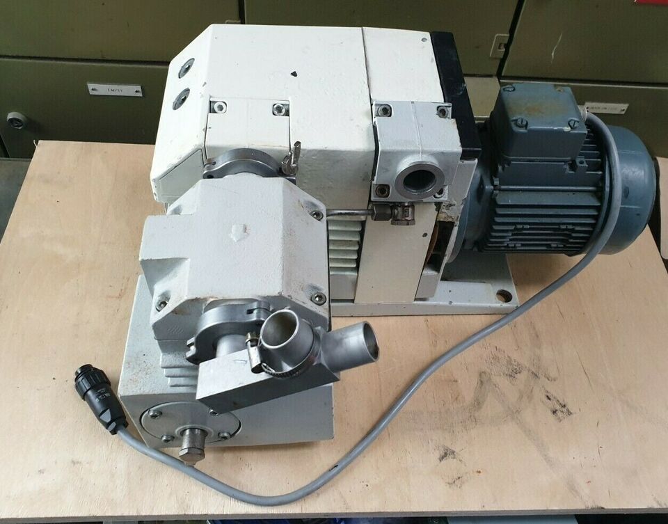 Used Leybold TRIVAC S16B Vacuum Pump W/ AR16-25 EXHAUST OIL MIST FILTER (RBD1.2)