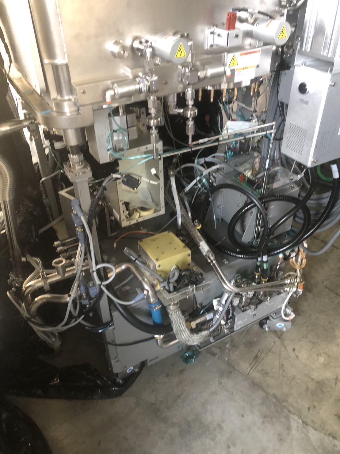 Used AMAT Endura CL IMP chamber mainframe & 2 chamber