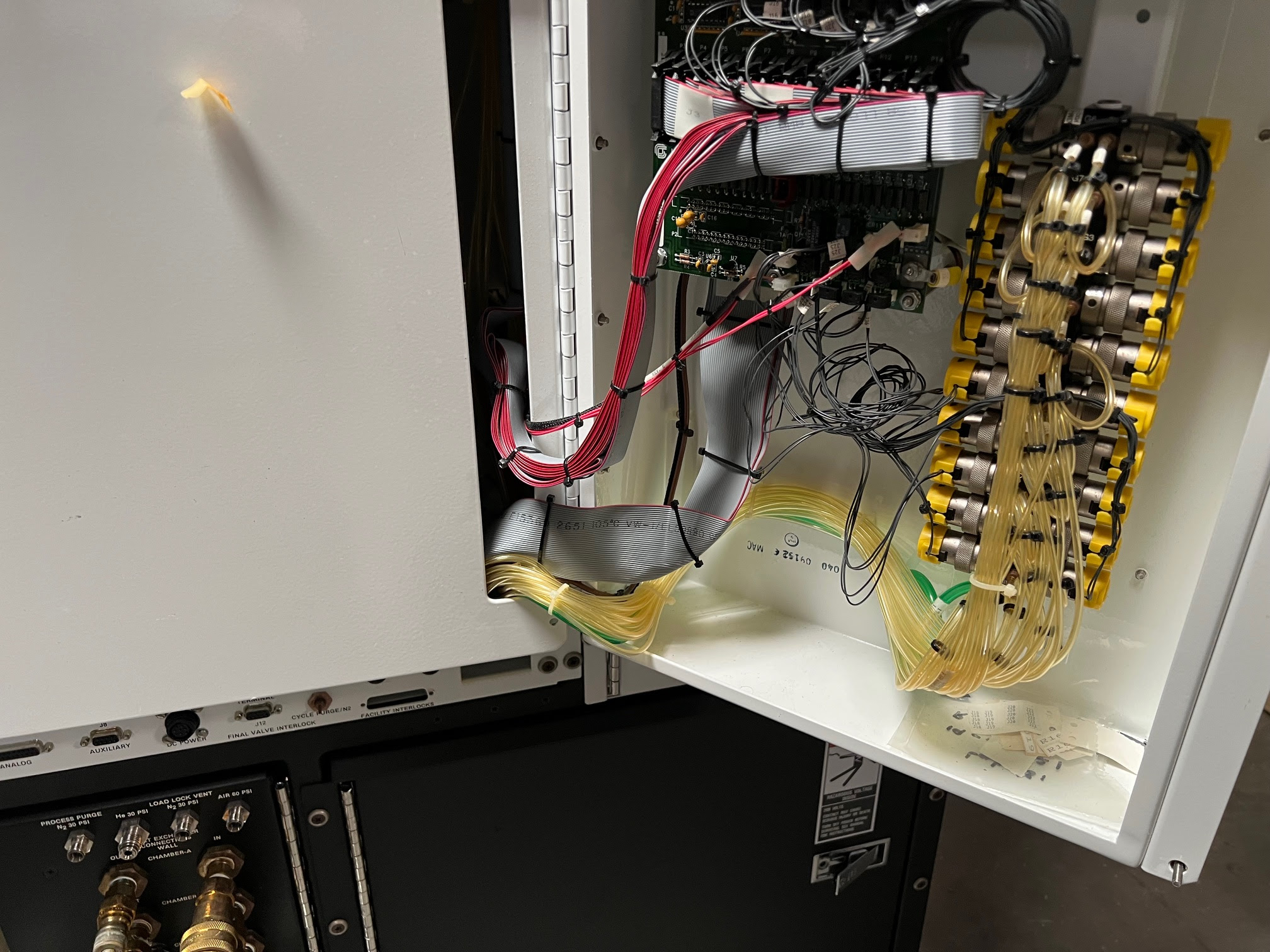 Used 1993 AMAT P5000 PECVD tool 3 Chamber