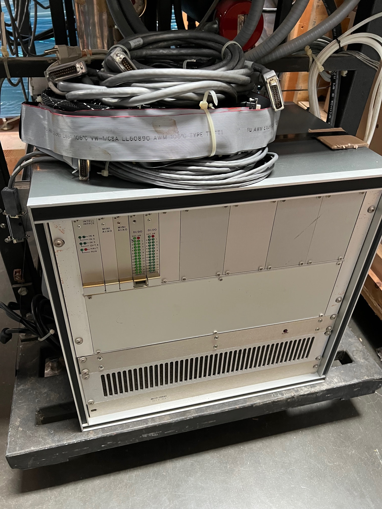 Used 1993 AMAT P5000 PECVD tool 3 Chamber