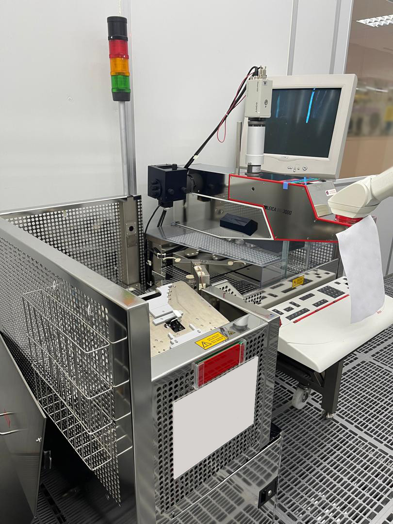 Used Leica INS 3000 Microscope