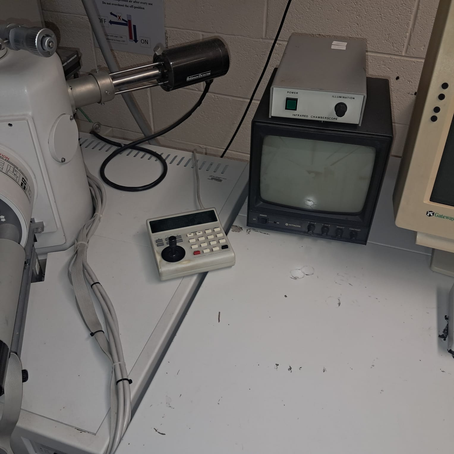 Used HITACHI S-3200 SEM