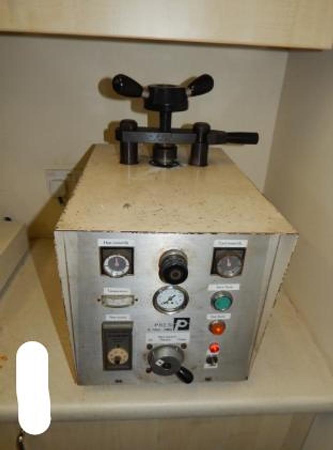 Used Presi Pneumatic Mounting Press