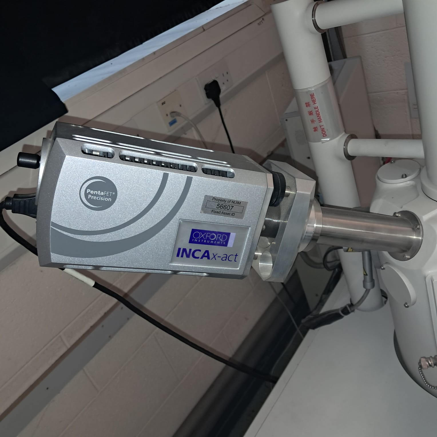 Used HITACHI S-3200 SEM