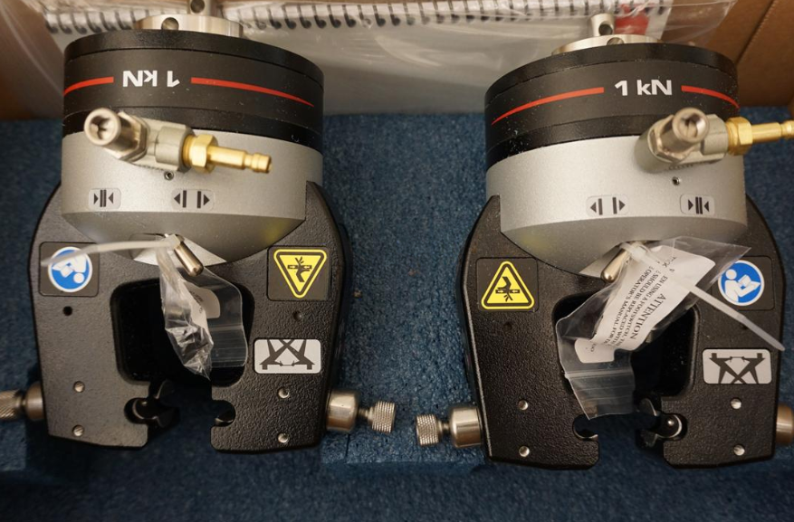 Instron 2712-041 Pneumatic 1kN (224.8lbf) grips