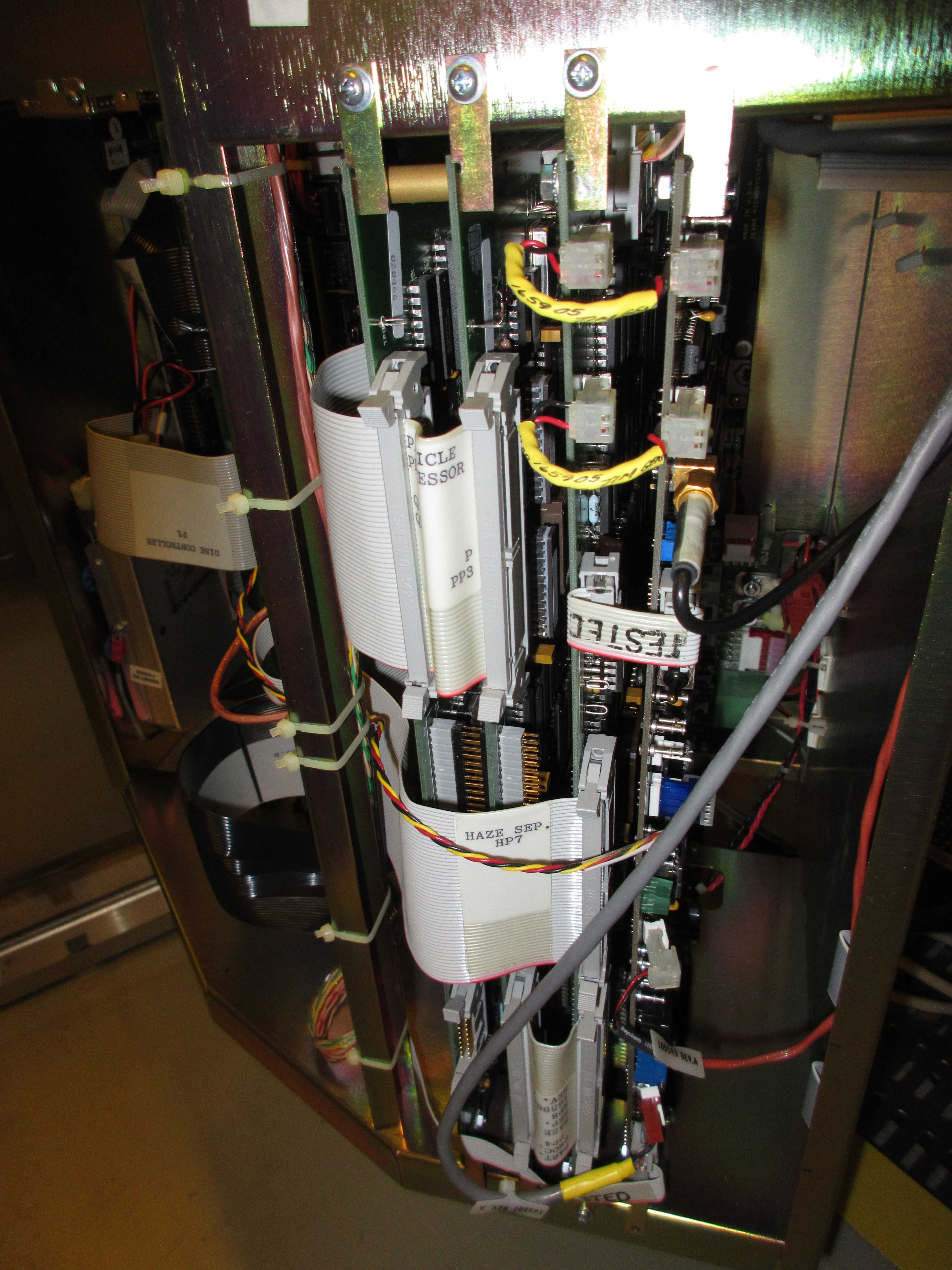 Used KLA Surfscan 6200 Particle Defect System