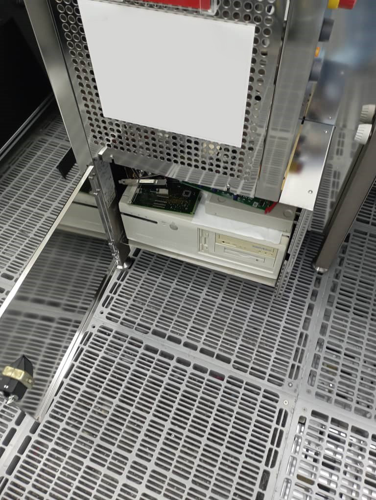 Used Leica INS 3000 Microscope