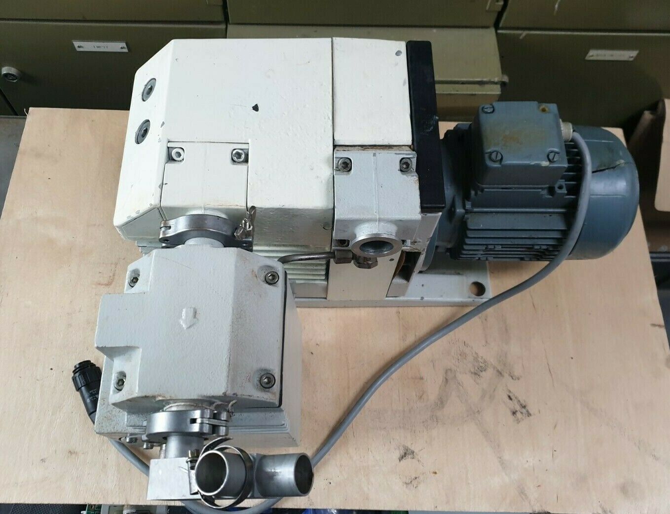 Used Leybold TRIVAC S16B Vacuum Pump W/ AR16-25 EXHAUST OIL MIST FILTER (RBD1.2)