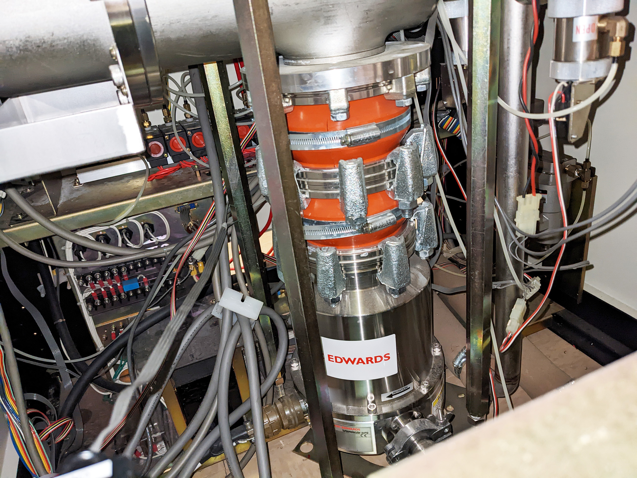 Used 1998 Hitachi S 5000 Field Emission Scanning Electron Microscope