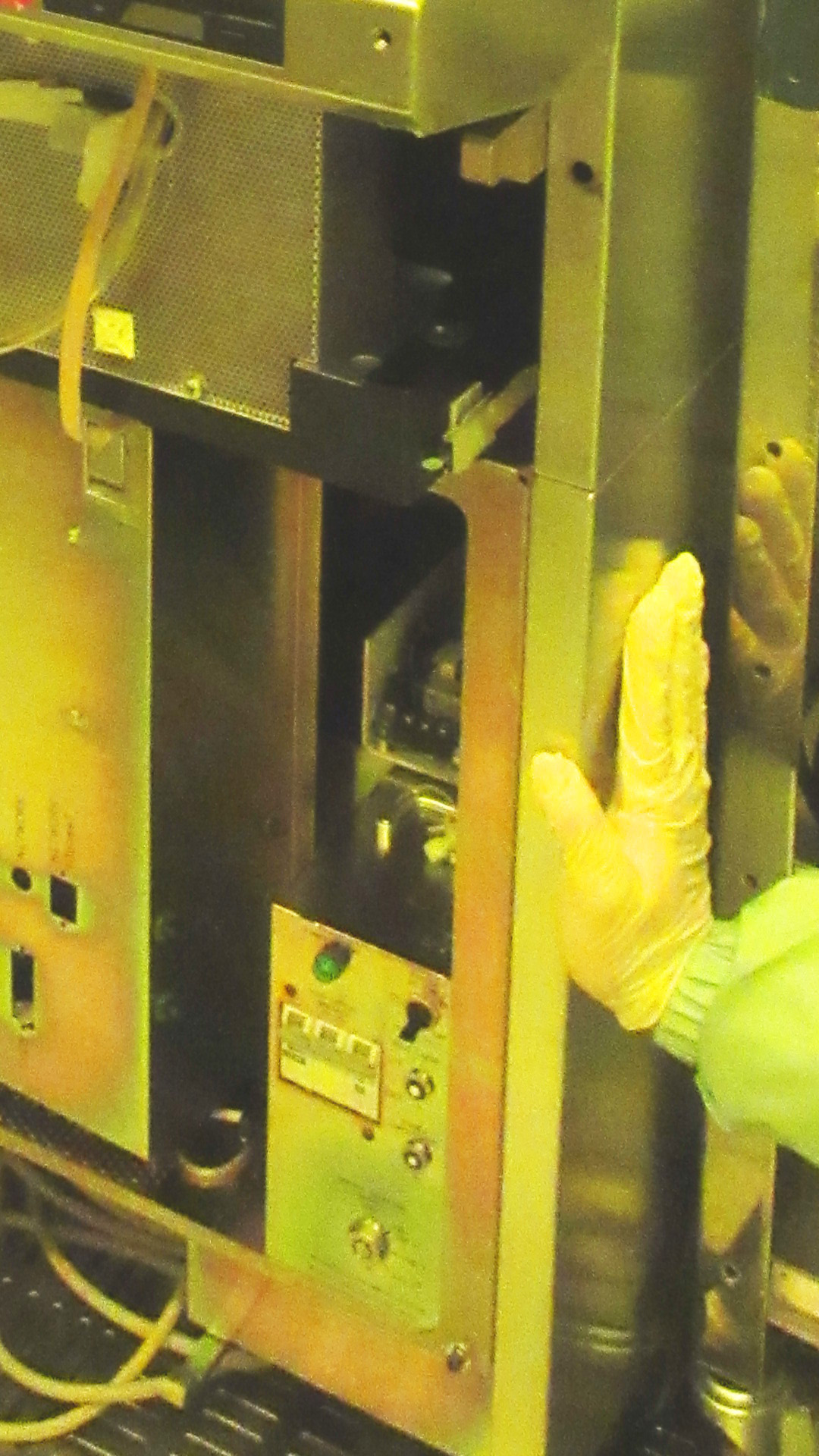 Used KLA Surfscan 6200 Particle Defect System