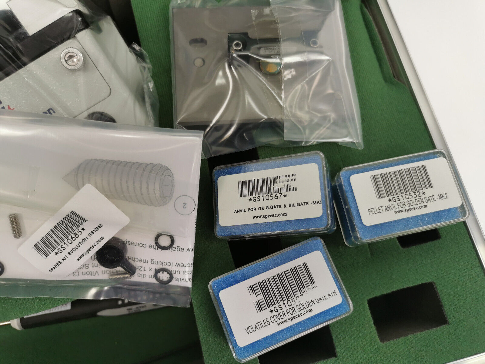 Used Perkin Elmer L1272328 Specac ATR Silver Gate Evolution Recessed ZnSe + Adapter