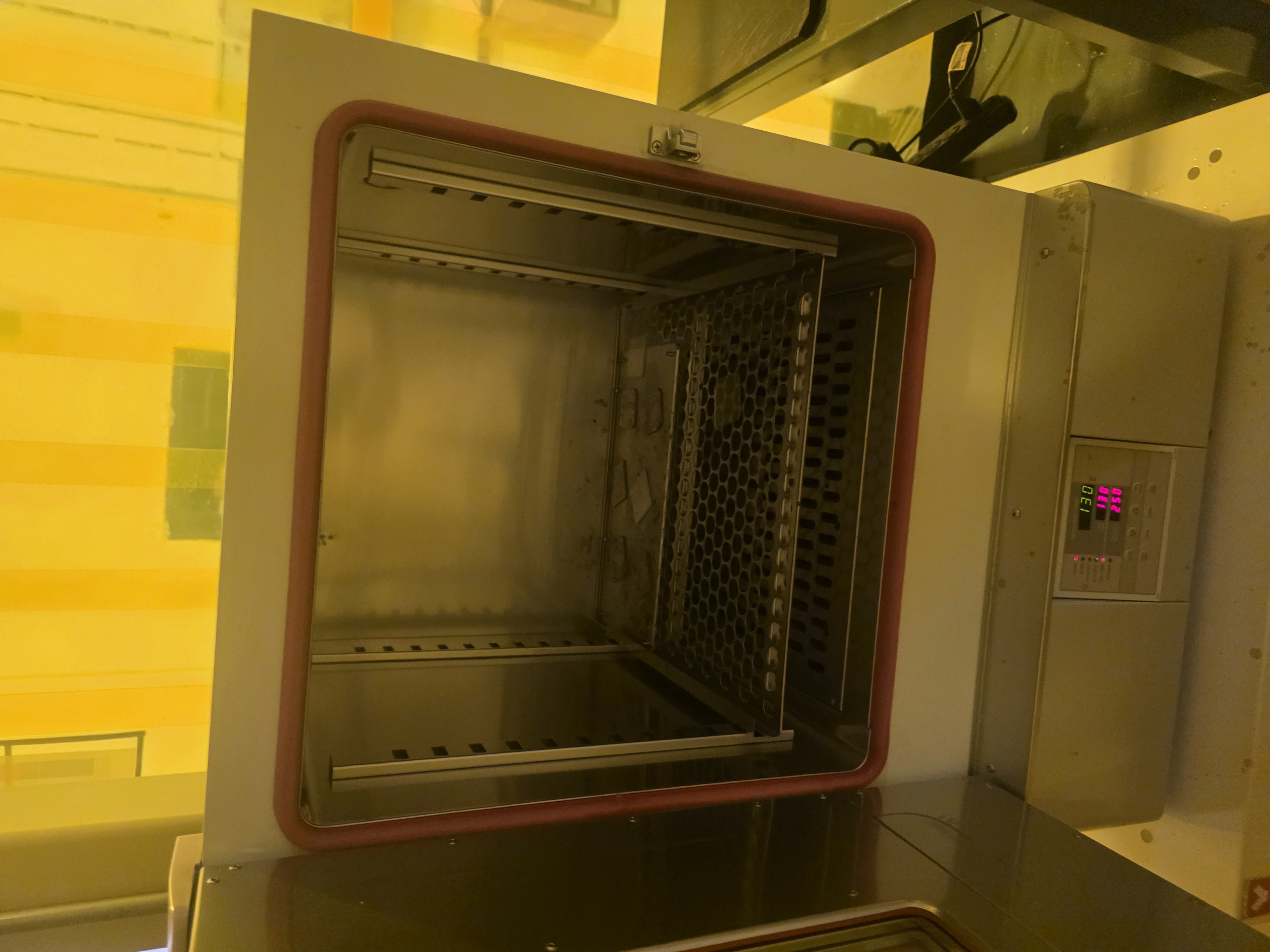 Used Yamato  DVS402C Drying Lab Oven