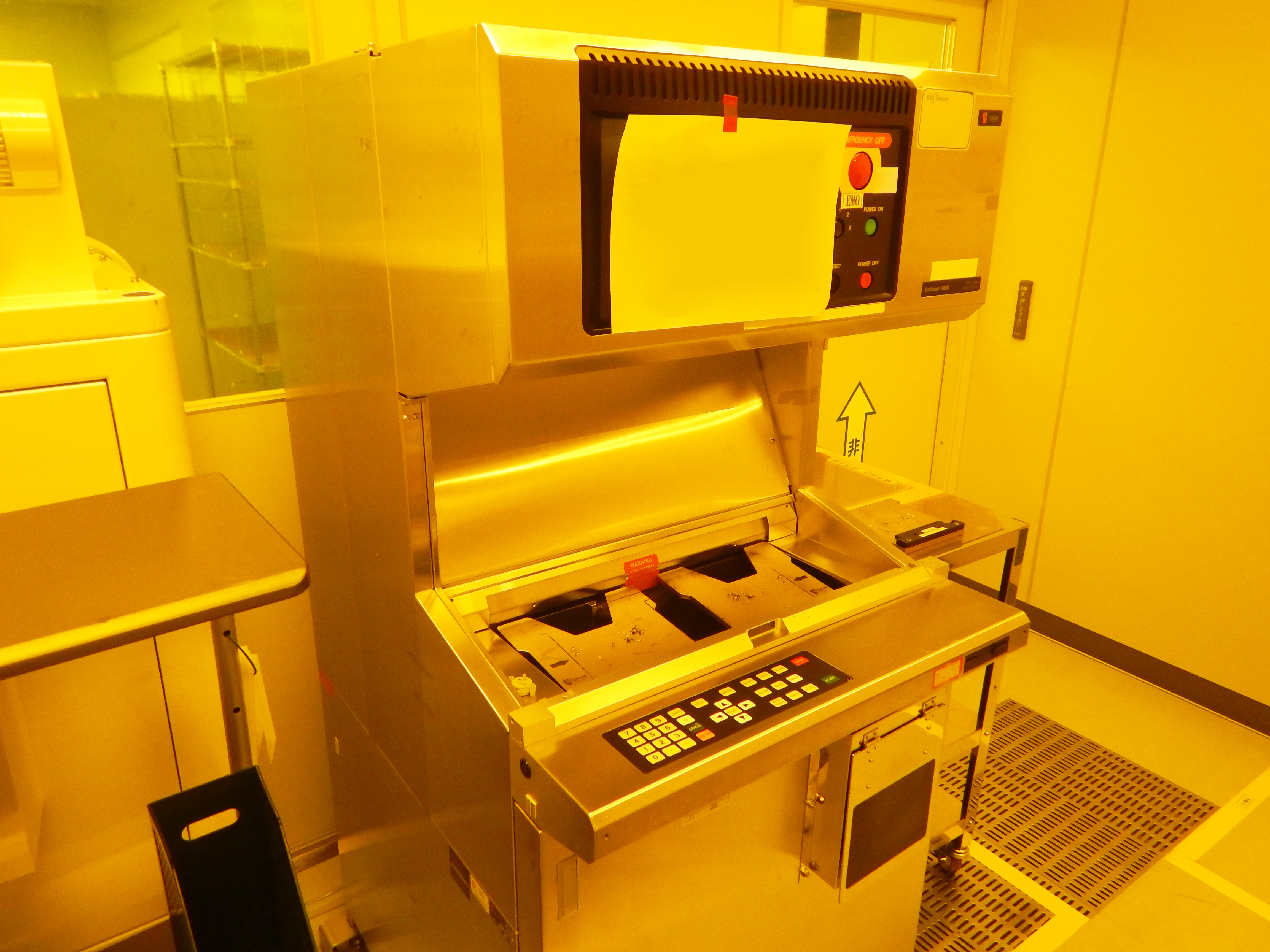 Used KLA Surfscan 6200 Particle Defect System