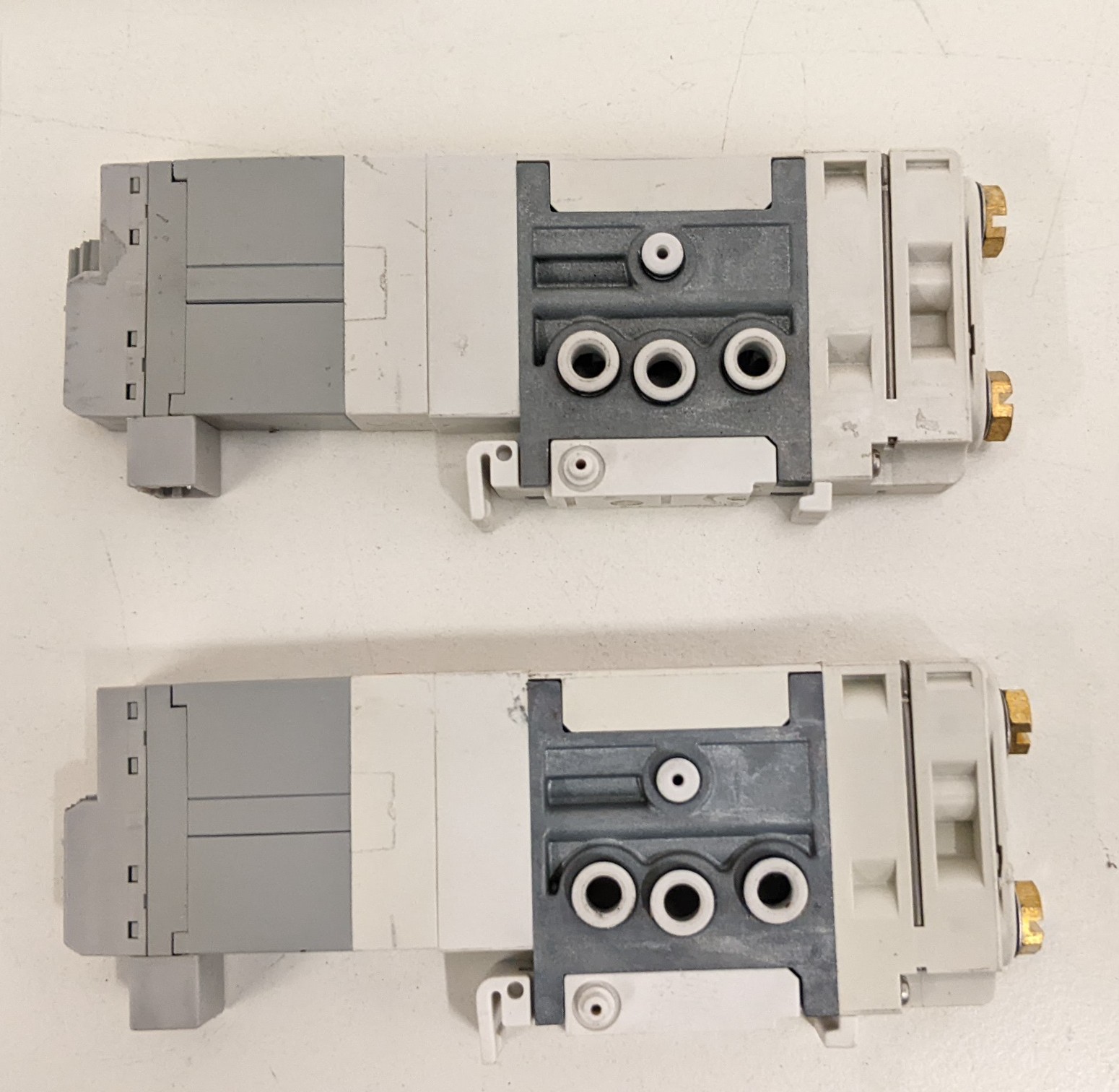 Used SMC 5 Port Solenoid Valve Rubber Seal, Body Ported Cassette Type Manifold