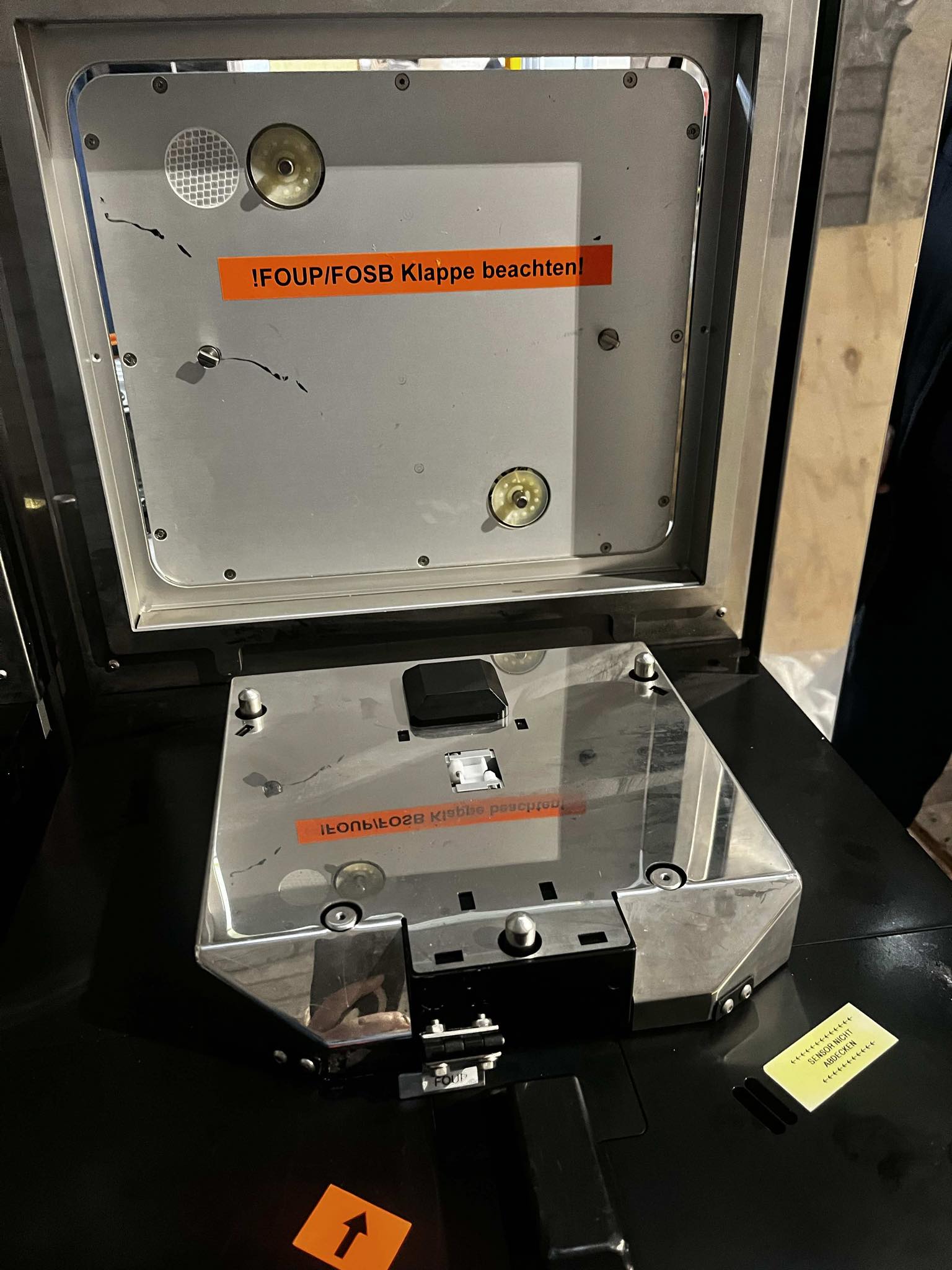 Used Brooks Loadports