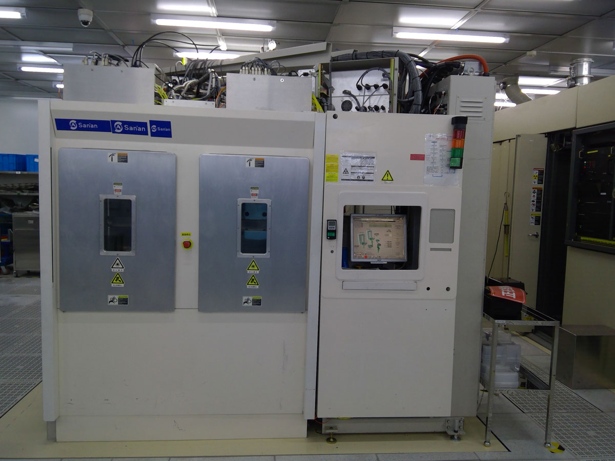 Used AMAT/ Varian VIISta 810 Medium Current Implanter