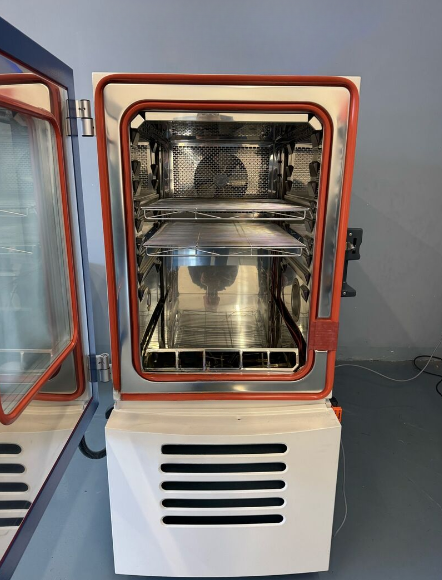 Used Votsch VT4034 Temperature oven