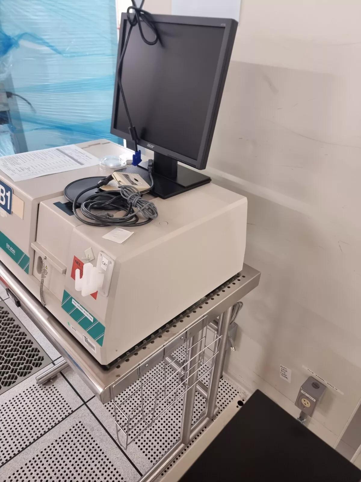 Used Beckman DU650i Spectrophotometer with monitor