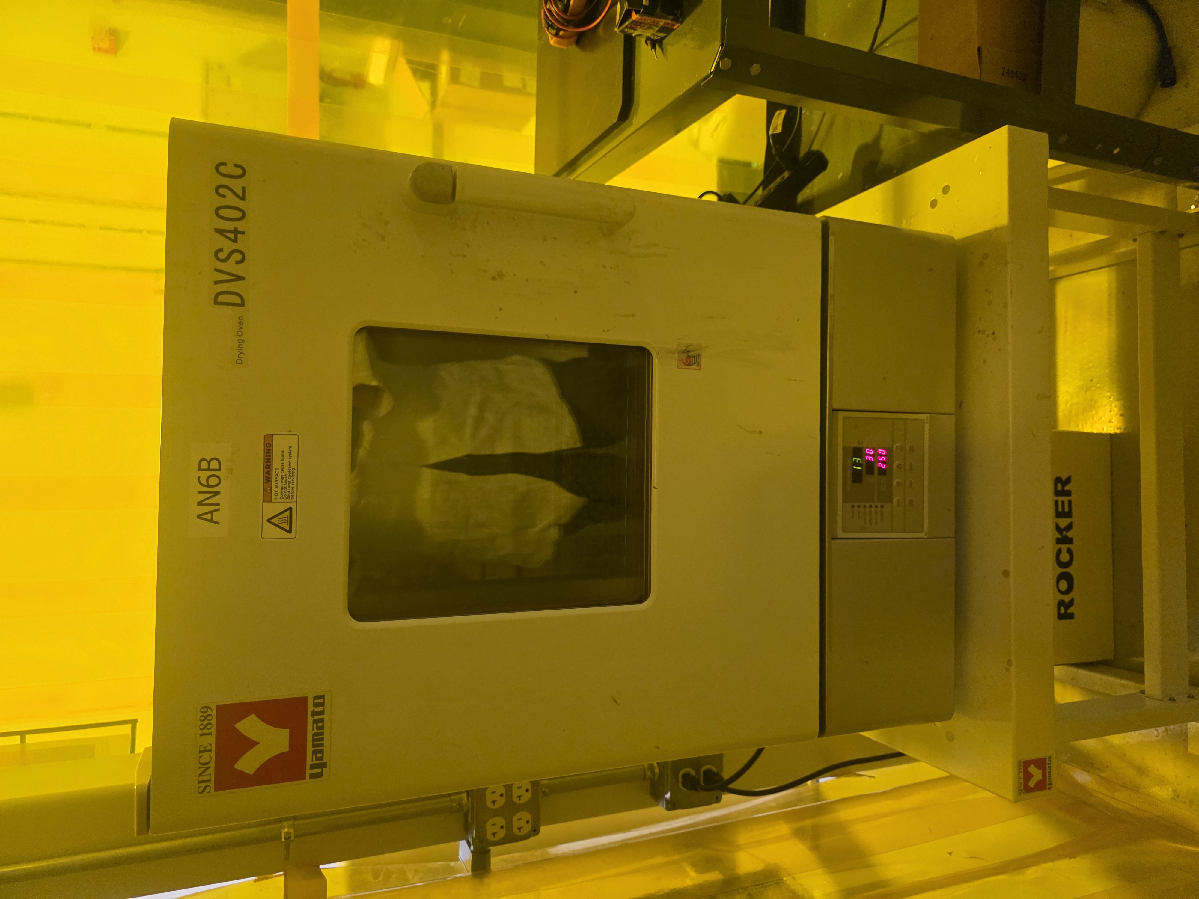Used Yamato  DVS402C Drying Lab Oven
