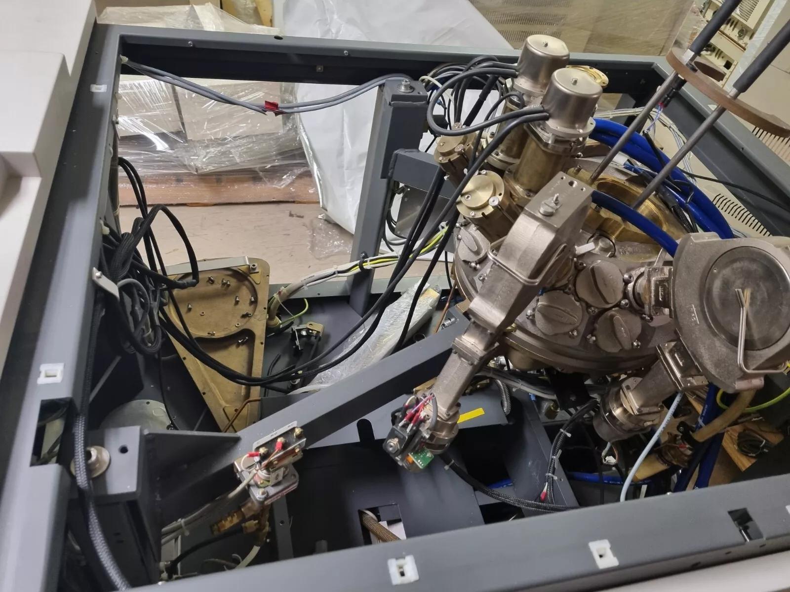 Used Philips SPW-2800 Xray Fluorescence Metrology Tool for up to 200mm Wafers