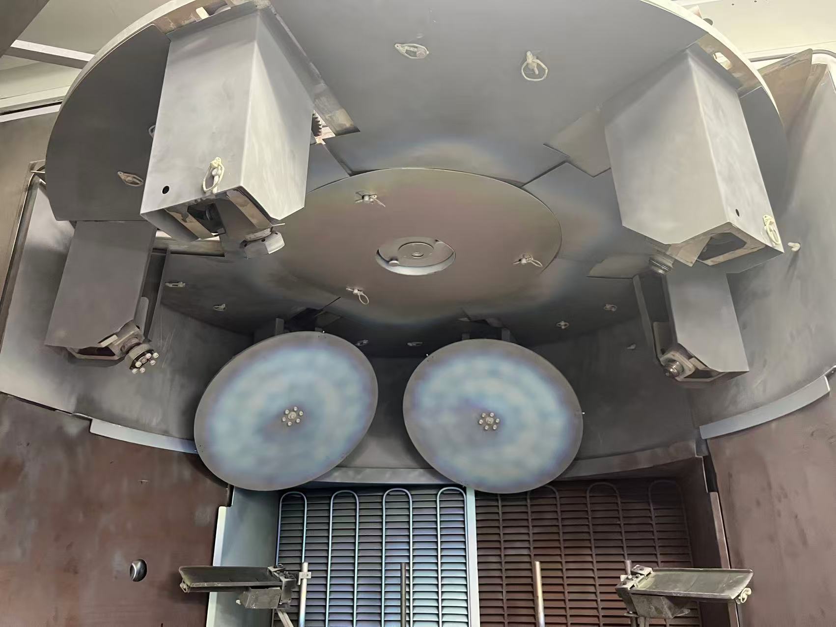 Used Leybold Optics SyrusPro 1510 Double APS Evaporator System
