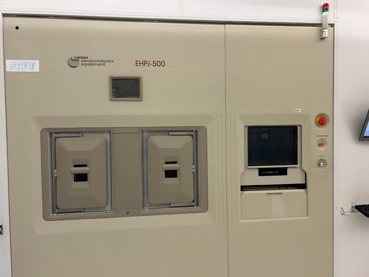 Used 2000 Varian E500 EHPi Medium Current Implanter