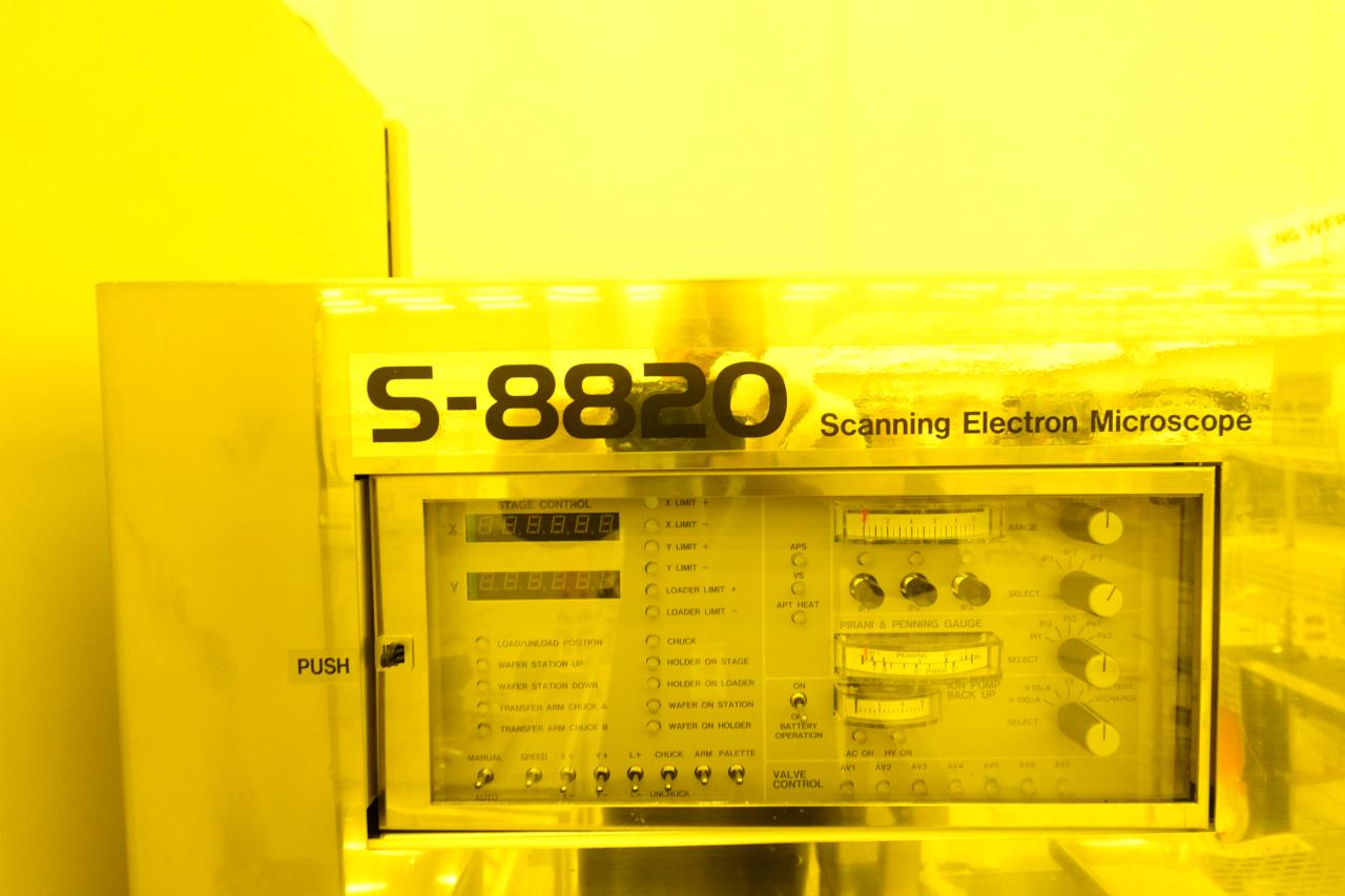 Used HITACHI S-8820