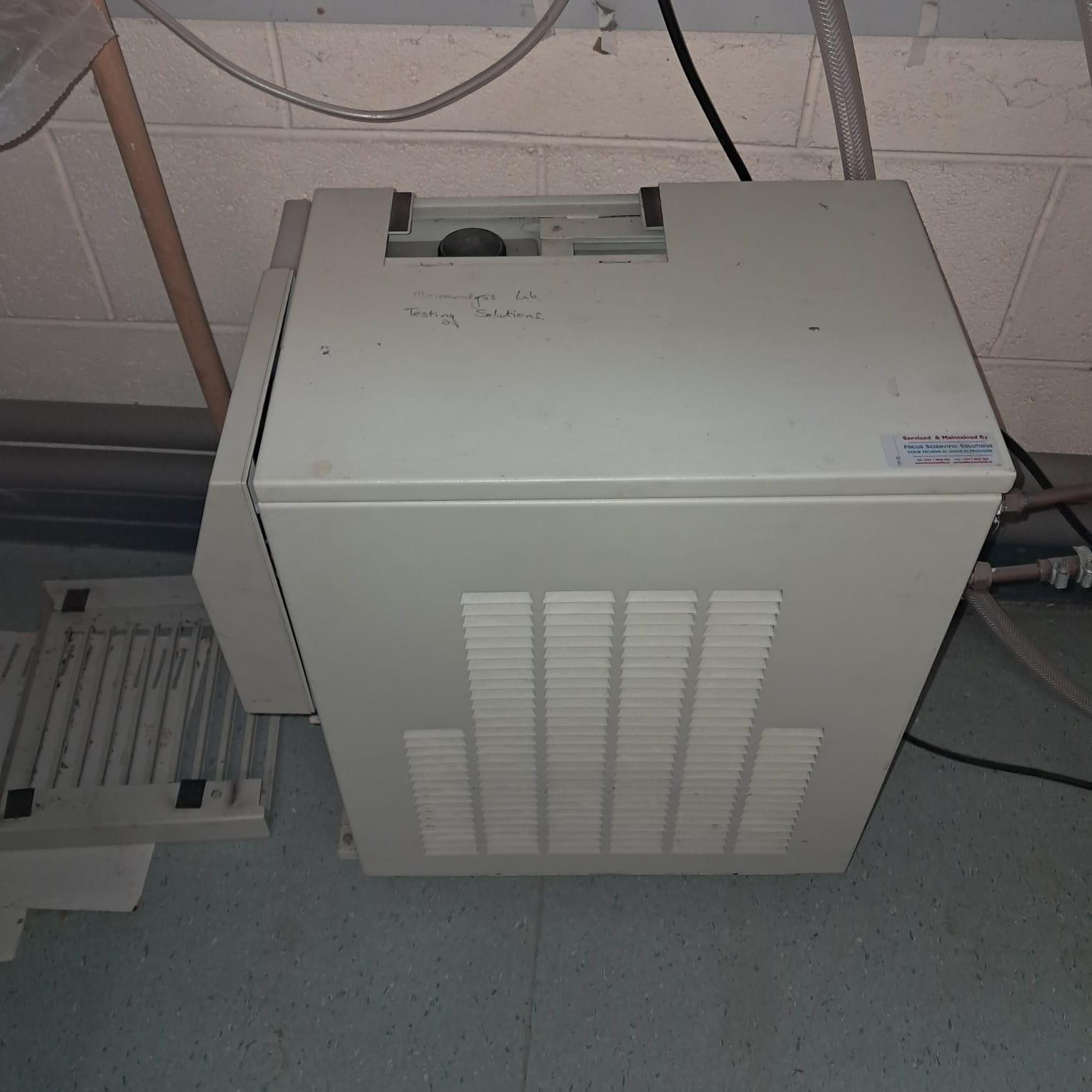 Used HITACHI S-3200 SEM