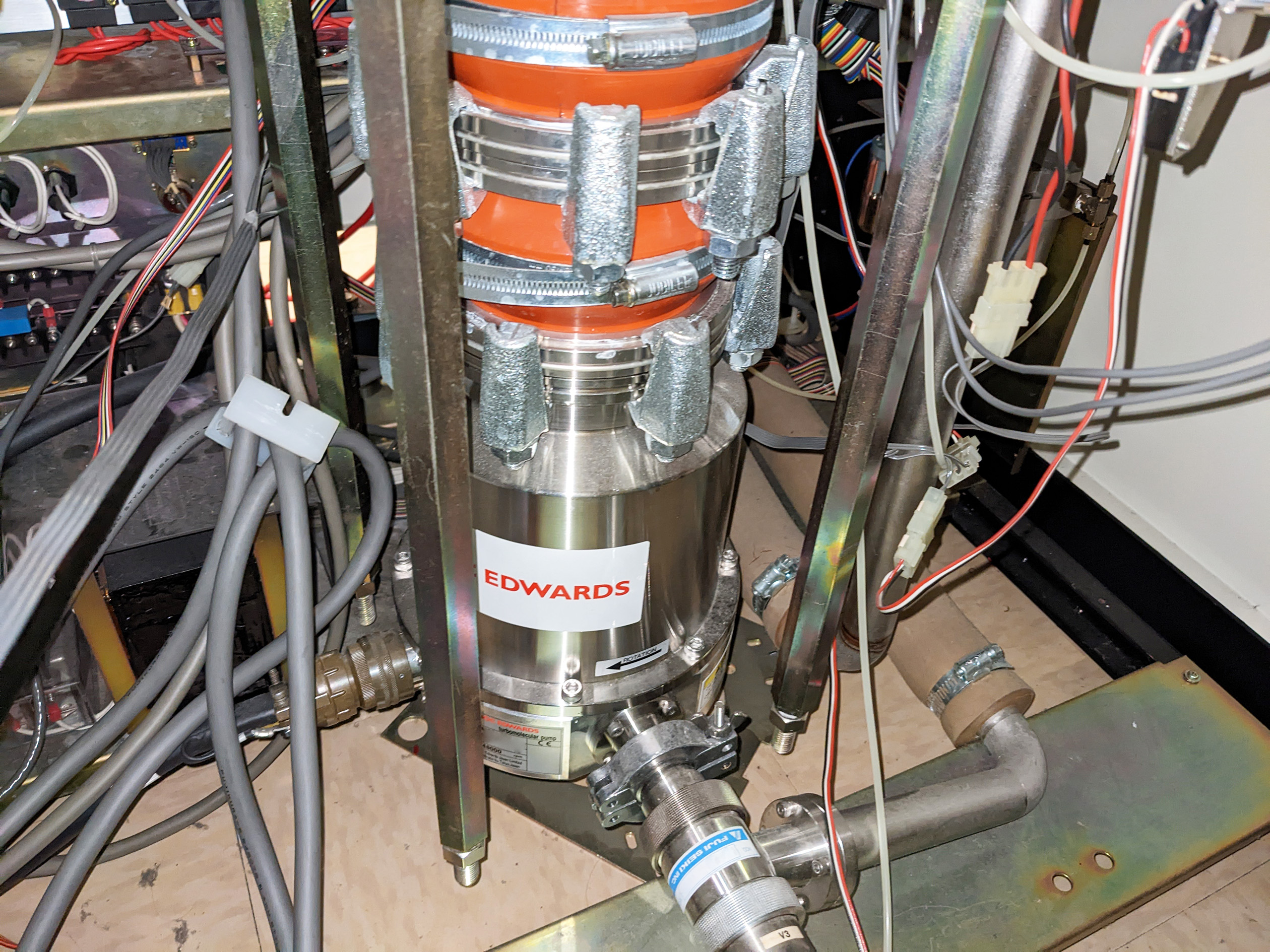 Used 1998 Hitachi S 5000 Field Emission Scanning Electron Microscope