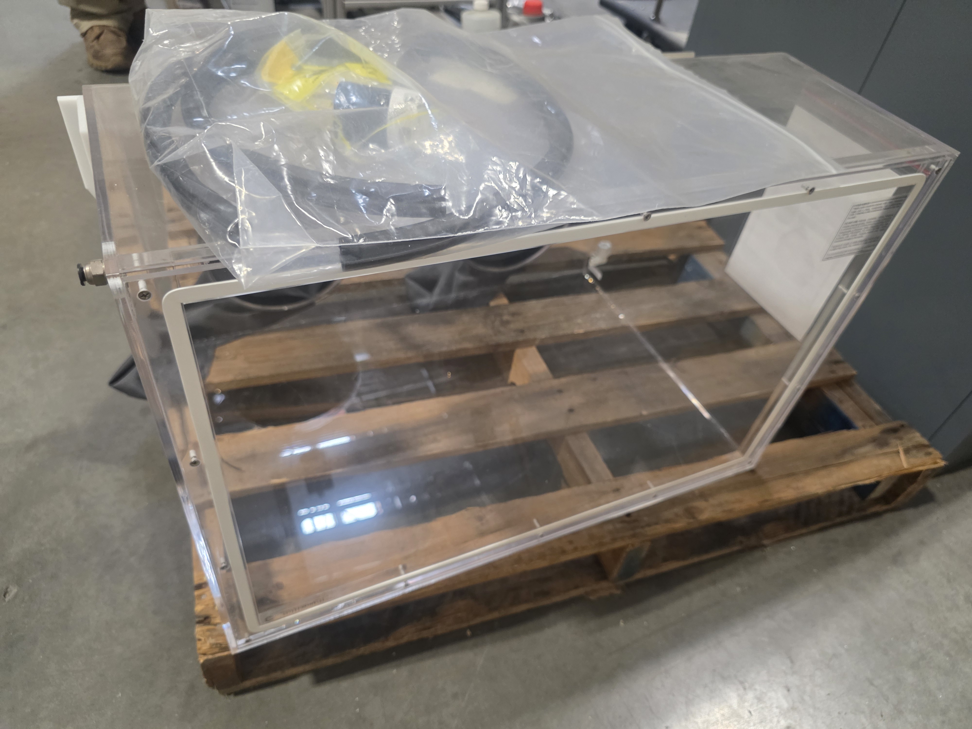 Used Acrylic Glove Bp