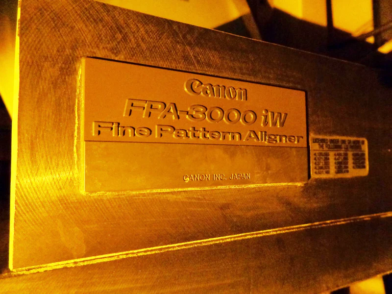 Used 2000 Canon FPA 3000 iW Stepper